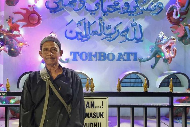 Ansor, mantan begal yang menjadi santri di Ponpes Istighfar Tombo Ati kini bekerja sebagai pemilik servis AC di Perbalan, Semarang, Jumat (31/3/2023).