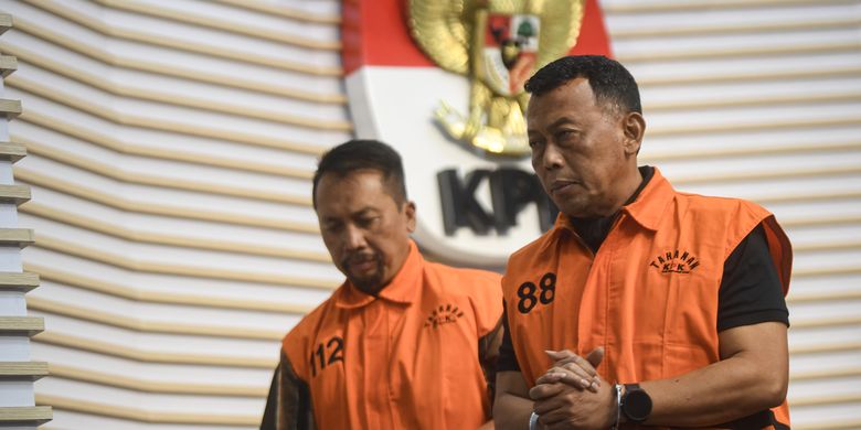 Uang Mengalir Lewat Ipar dan Adik, Begini Peran Perantara Suap Bupati Ponorogo Sugiri Sancoko

Baca selengkapnya: 

~RKD #Uang #Ponorogo #Sugiri