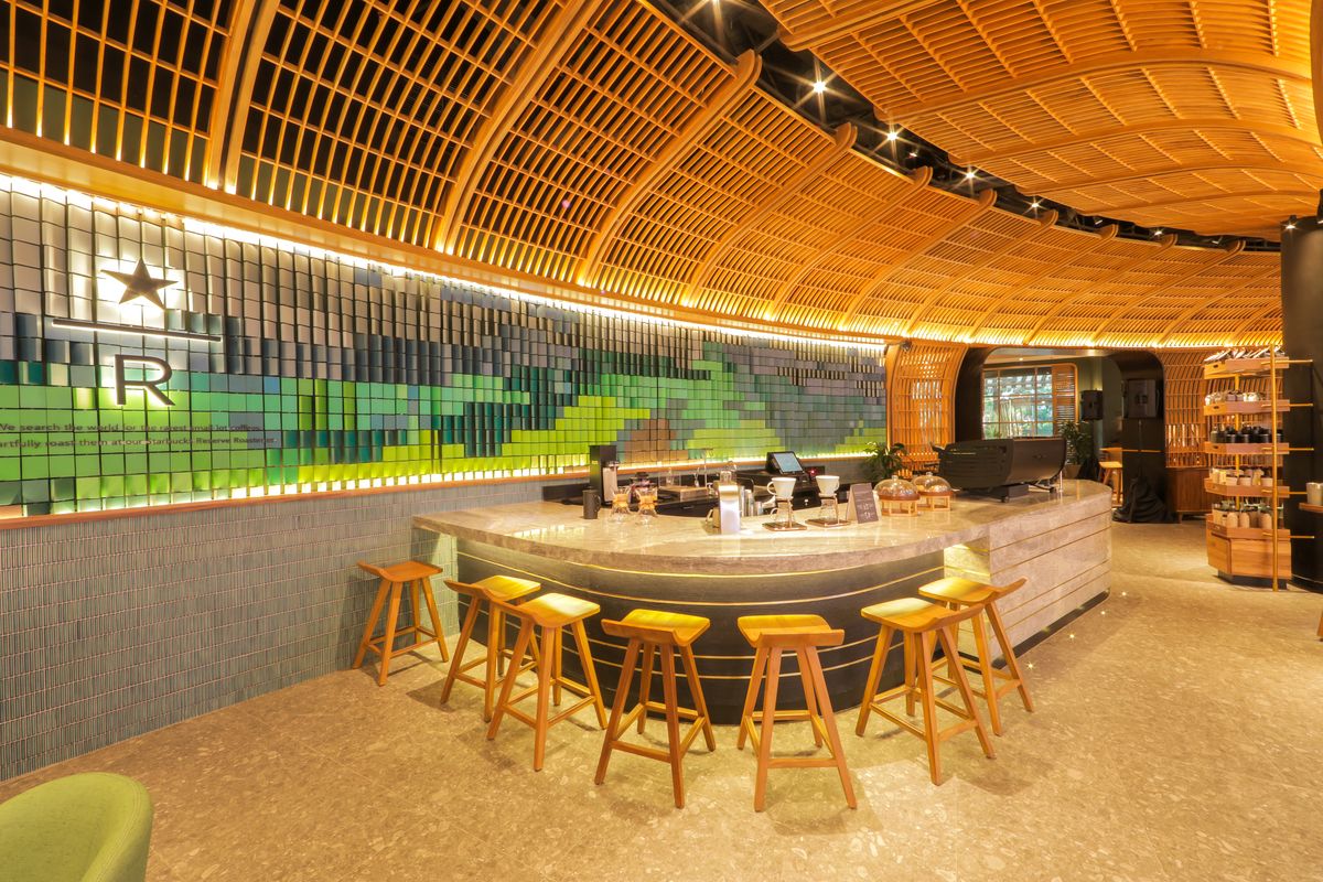 Tampilan baru Starbucks Reserve Grand Indonesia yang kembali dibuka pada Jumat (29/10/2021).