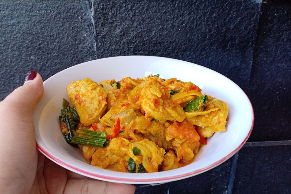 Ayam Woku: Lezat dengan Sentuhan Tradisi, Cocok untuk Keluarga 