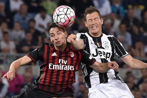 Nicola Rizzoli Resmi Pimpin Laga AC Milan Vs Juventus
