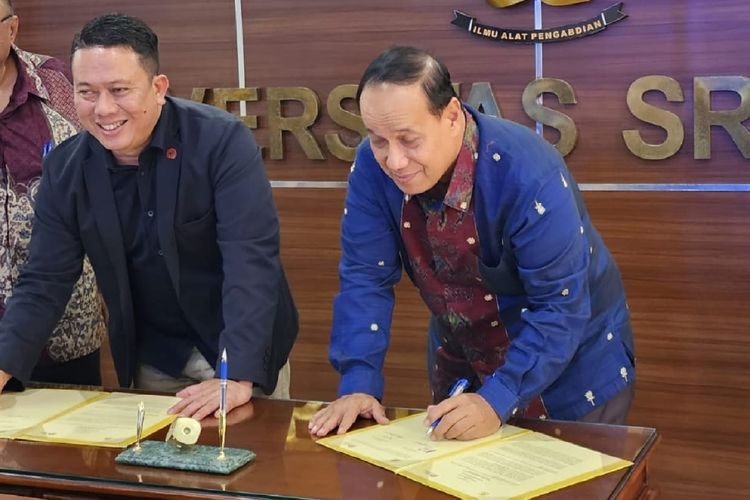 Ketua Umum Ikatan Arsitek Indonesia (IAI) Georgius Budi Yulianto (kiri) saat melakukan penandatanganan kerjasama dengan Universitas Sriwijaya, Jumat (27/1/2023).