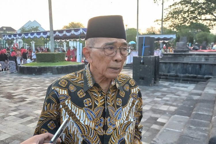 Idham Samawi saat menghadiri kenduri masyarakat Yogyakarta untuk GP RI 1, di Titik nol km Yogyakarta, Sabtu (20/5/2023)