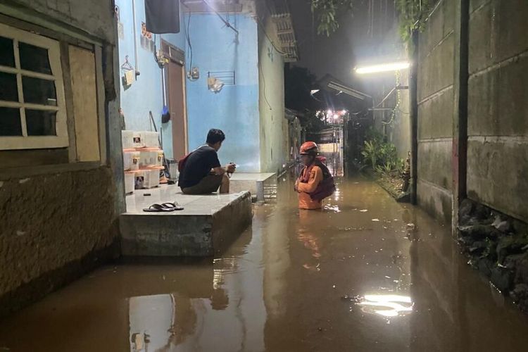Kali Cibeber Tersumbat, Puluhan Rumah di Citeureup Bogor Terendam Banjir, 168 Warga Terdampak