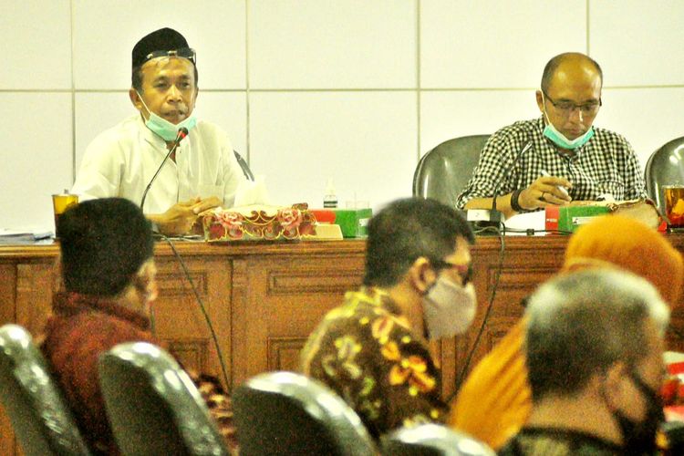 Pimpinan DPRD Kabupaten Semarang saat rapat penanganan Covid-19.