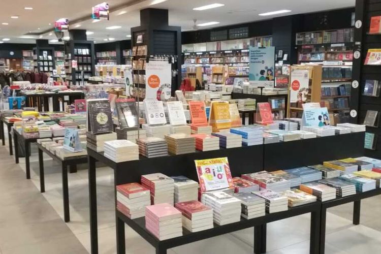 Foto : Toko Buku Gramedia Maumere.