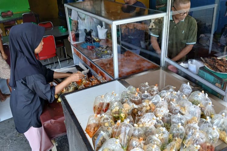 Nasi Bungkus Kian Mahal, Pedagang di Padang Jual Lauk Mulai Rp 5.000 Jadi Andalan Warga