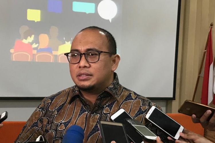 Wakil Sekjen Partai Gerindra Andre Rosiade saat menemui wartawan setelah acara diskusi di Gedung KOMINFO, Jakarta Pusat, Selasa (14/8/2018). 