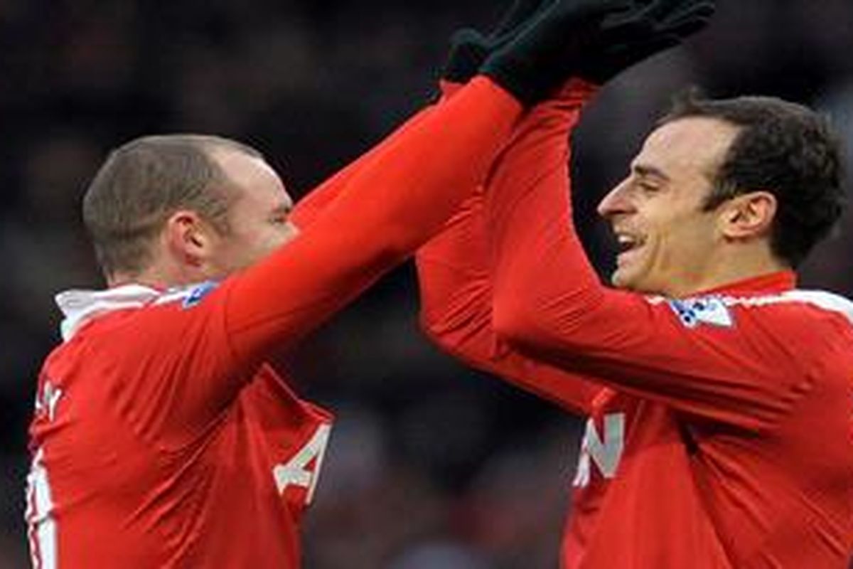 Penyerang Manchester United, Wayne Rooney (kiri) dan Dimitar Berbatov.