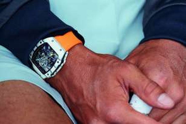 Petenis Spanyol, Rafael Nadal, memakai jam tangan Richard Mille seharga 800.000 dollar AS atau setara Rp 10,7 miliar.
