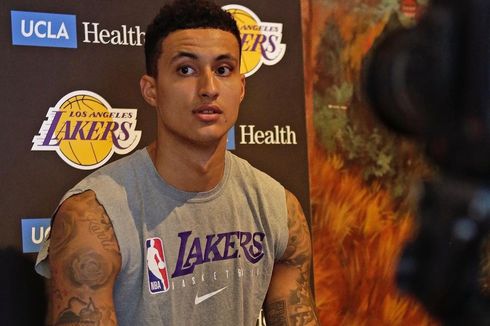 Gaya Bintang NBA Kyle Kuzma, Pakai Syal Babushka di Kepala