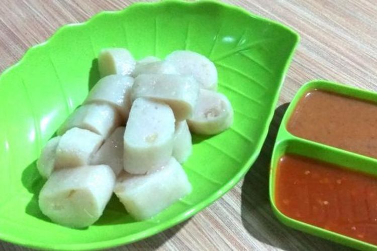Kerupuk basah atau bahasa setempat disebut 'temet' merupakan salah satu kuliner andalan dari Kabupaten Kapuas Hulu, Kalimantan Barat, yang tersohor Rabu (5/10/2016).