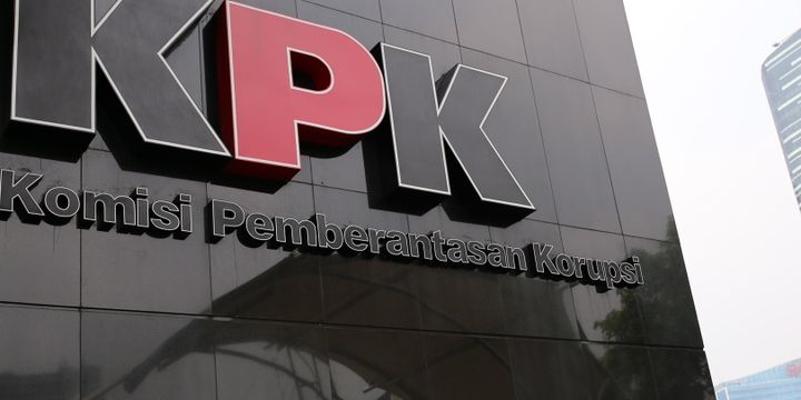 Logo Komisi Pemberantasan Korupsi di Gedung Baru KPK, Kuningan, Jakarta Selatan, Kamis (13/7/2017). 