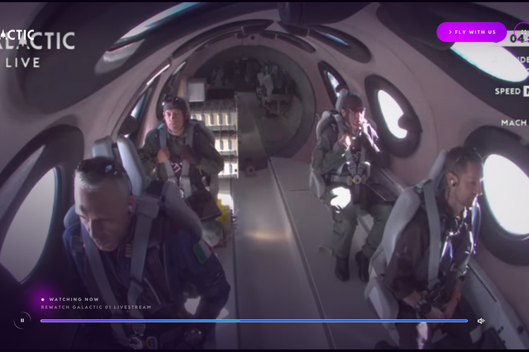 Tangkapan layar video saat pesawat Virgin Galactic membawa penumpang pertama kali ke tur wisata luar angkasa