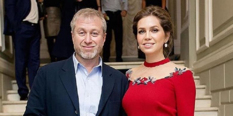 Roman Abramovich dan Daria Zhukova. Pasangan ini memutuskan untuk bercerai setelah bersama selama 10 tahun.