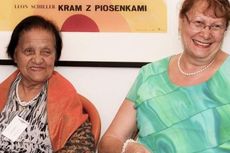 Wanita Ini Meraih Gelar Sarjana pada Umur 85 Tahun