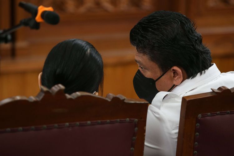 Terdakwa kasus pembunuhan berencana terhadap Nofriansyah Yosua Hutabarat atau Brigadir J, Ferdy Sambo dan Putri Candrawathi menjalani sidang di Pengadilan Negeri Jakarta Selatan, Selasa (6/12/2022). Jaksa Penuntut Umum (JPU) menghadirkan 11 orang saksi.