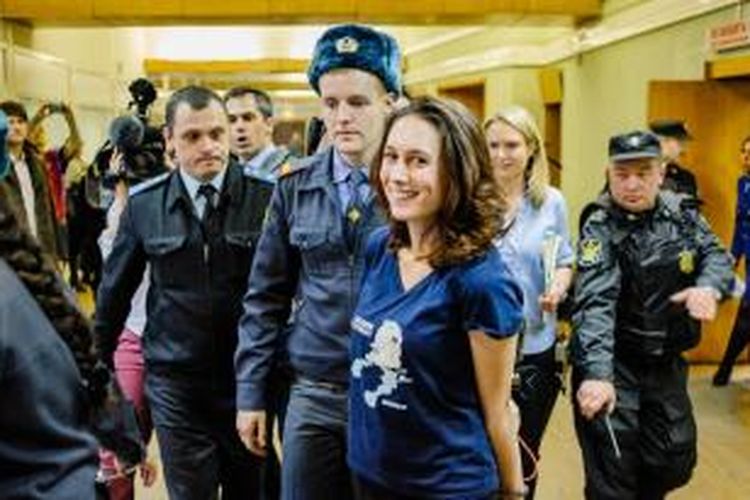 Aktivis Greenpeace asal Inggris Alexandra Harris akhirnya dibebaskan pengadilan St Petersburg, Rusia dengan uang jaminan sebesar Rp 600 juta.
