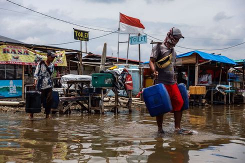 Banjir Rob di Muara Angke Disebabkan Lumpur hingga Cor Beton yang Sumbat Selokan