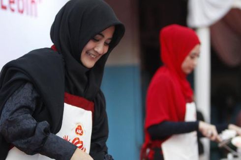 Sebelum Dikabarkan Menikah, Umi Pipik Pernah Umrah bersama Istri Sunu