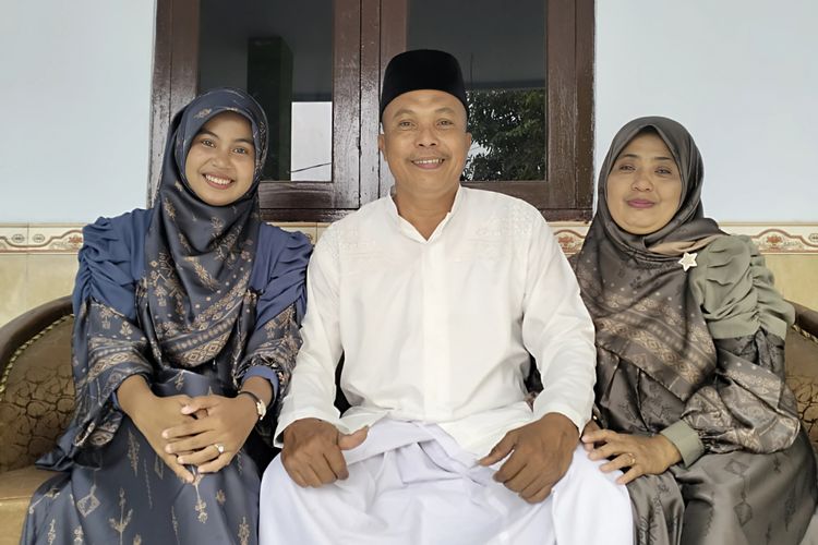 Kisah Dwi Hardianti, Anak Tukang Sate di Bangkalan Lolos SNBP: Saya Jaga Nilai Rapor