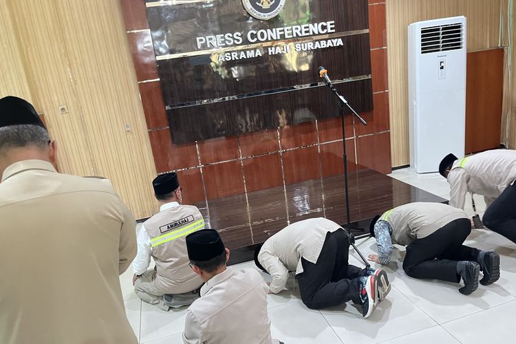 Tutup Pelaksanaan Haji 2026, Menhaj Sujud Syukur dan Lepas Rompi