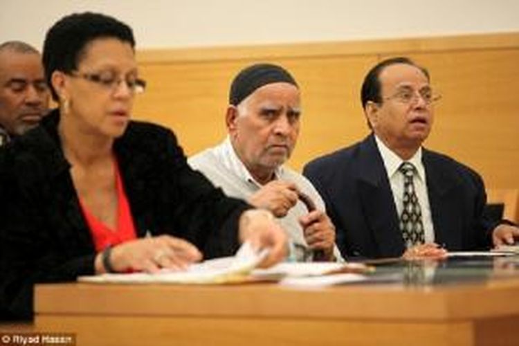 Noor Hussein (tengah) saat menghadiri persidangan di pengadilan Brooklyn, New York