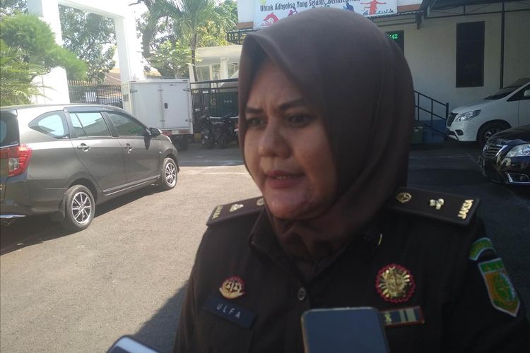 Kepala Seksi Pidana Umum Kejaksaan Negeri Makassar Ulfadrian Mandalani saat diwawancara di halaman kantor Kejari Makassar, Senin (15/7/2019).