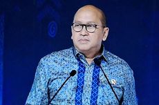 Ibu-ibu Bawa Mobil Tabrak Motor hingga Ringsek Parah di Jaksel