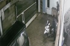 Aksi Tiga Penjahat Terekam CCTV Saat Curi Dua Motor di Setu