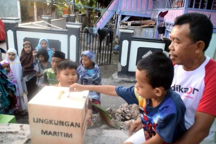 Tradisi kambua-kambua yang dilakukan anak-anak masih dilestarikan oleh  masyarakat Kelurahan Kaobula, Kecamatan Batupoaro, Kota Baubau, Sulawesi Tenggara. 