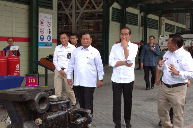 Presiden Jokowi dan Menhan Prabowo kunjungi Pindad di Kota Bandung, Selasa (19/9/2023).