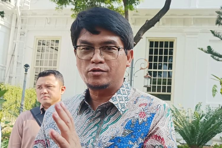 Pelaksana Tugas (Plt) Kepala Badan Kepegawaian Negara (BKN) Haryomo Dwi Putranto di Kompleks Istana Kepresidenan, Jakarta, Senin (20/11/2023).