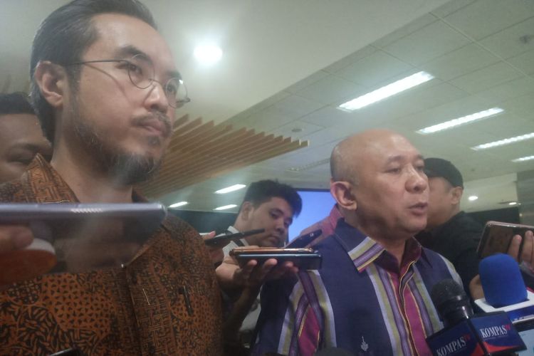 Dirut Smasco Leonard Theosabrata (kiri) di Jakarta, Kamis (26/12/2019)