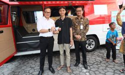 Inovasi Mobil Keliling Dukcapil Surakarta Tuai Pujian dari Wamendagri Bima Arya