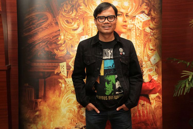 Soleh Solihun berpose saat peluncuran trailer film Comic 8: Casino Kings di Kemang Village XXI, Jakarta, Rabu (15/4/2015). Film garapan sutradara Anggy Umbara tersebut dibintangi oleh stand-up comedian antara lain Ernest Prakasa, Kemal Palevi, Babe Cabita, Bintang Timur, dan Mongol Stres yang menyamar menjadi agen rahasia. KOMPAS IMAGES/KRISTIANTO PURNOMO