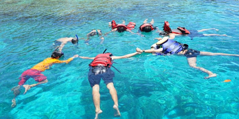 Wisata air di Pulau Menjangan, Taman Nasional Bali Barat, Kabupaten Jembrana, Bali.