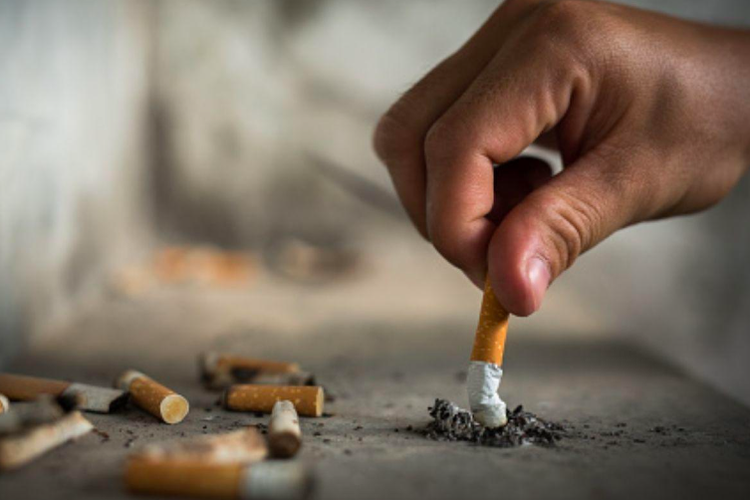 Ilustrasi perokok berisiko terkena kanker paru sel kecil