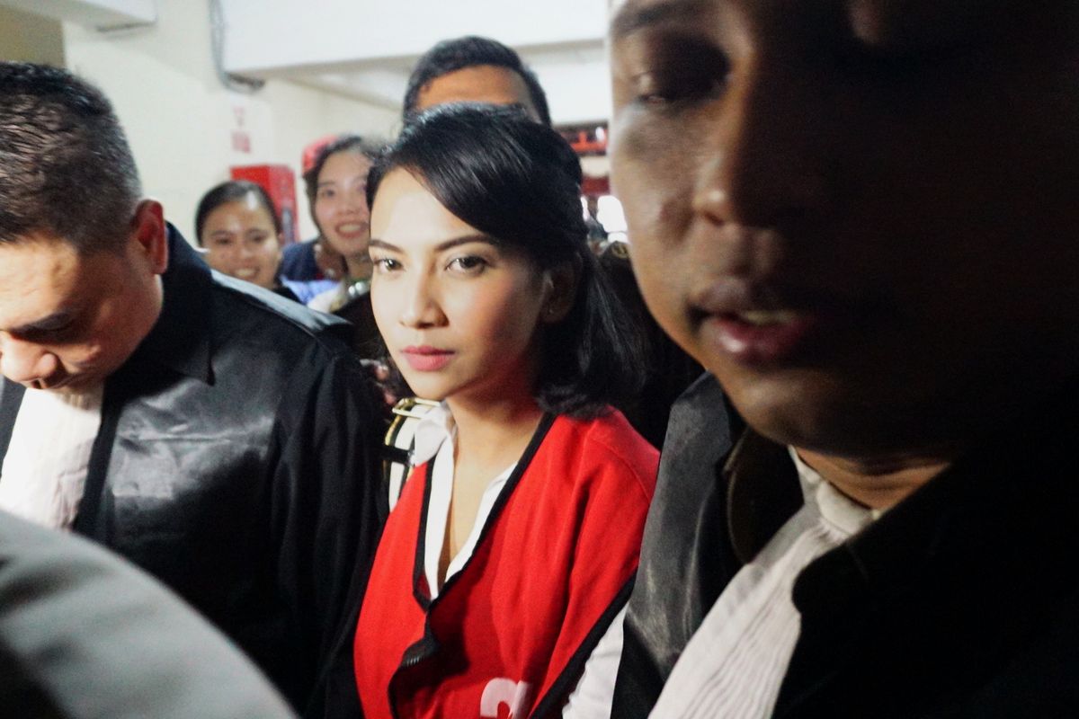 Artis peran Vanessa Angel saat menghadapi sidang putusan di Pengadilan Negeri Surabaya, Rabu (26/6/2019).