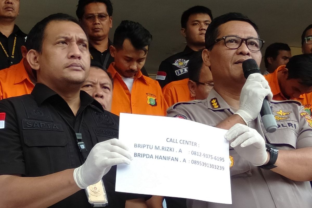 Kabid Humas Polda Metro Jaya Kombes Pol Argo Yuwono dan Kasubdit Ranmor Ditreskrimum Polda Metro Jaya AKBP Sapta Maulana Marpaung menghimbau masyarakat yang kehilangan mobil untuk menghubungi pihaknya di nomor call center yang telah tersedia, Kamis (14/3/2019)