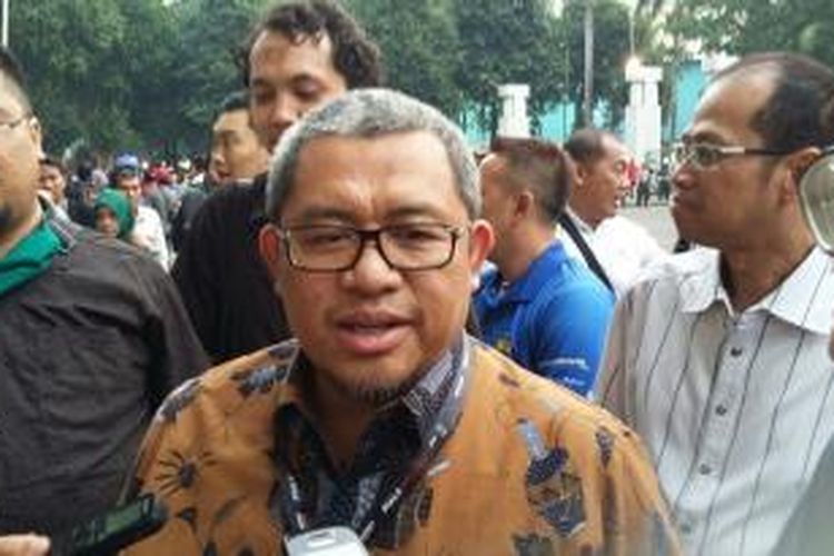 Gubernur Jawa Barat Ahmad Heryawan, saat tiba di Stadion Utama Gelora Bung Karno, Jakarta, Minggu (18/10/2015).