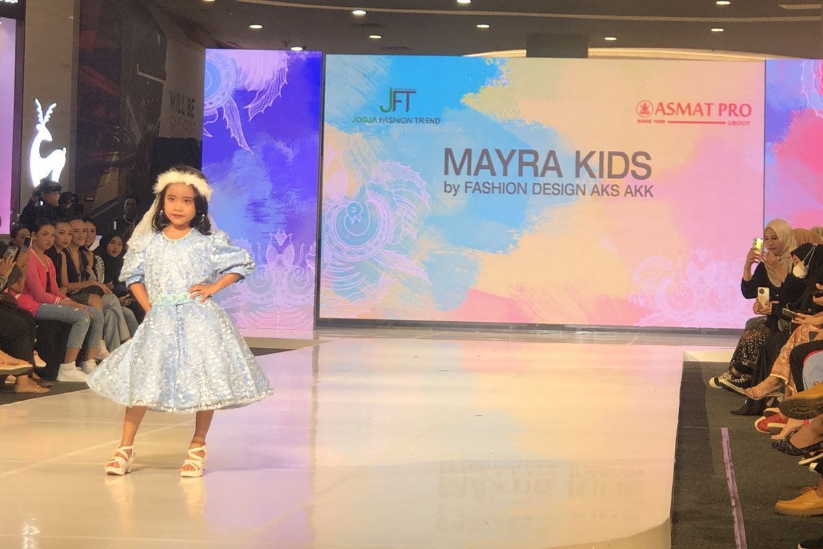 Koleksi Mayra Kids di Jogja Fashion Trend 2023, di Mall Pakuwon Yogyakarta, Rabu (13/7/2023).