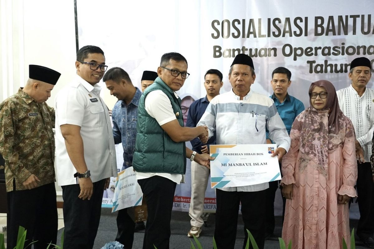 Pemkot Serahkan Dana BOS Rp 5,3 Miliar ke 108 Sekolah Madrasah di Kota ...