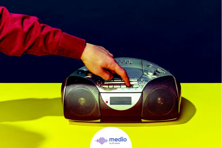 Radio turut membantu kontribusi karya lokal.