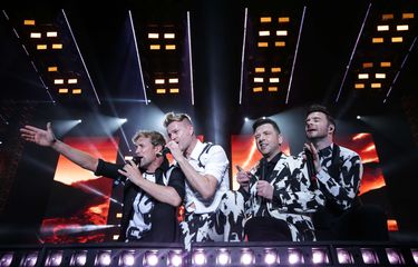 Personel Westlife Kian Egan, Nicky Byrne, Mark Feehily dan Shane Filan menghibur penonton saat konser The Wild Dreams Tour di Jakarta, Sabtu (11/2/2023) malam. Lebih dari 25.000 orang penonton hadir menyaksikan konser kelompok musik asal Irlandia ini.
