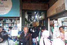 Meski Harga Melonjak, Penjual Sebut Stok Masker di Pasar Pramuka Masih Aman