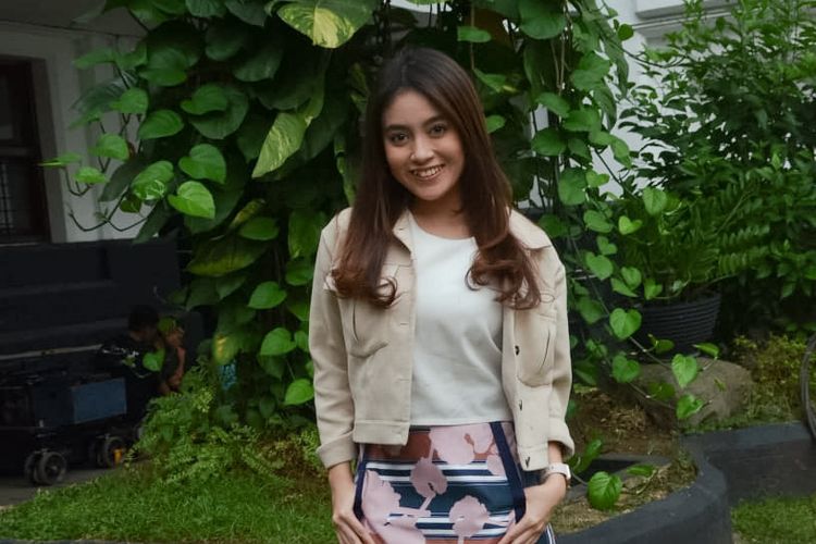 Artis peran yang juga penyanyi, Nabilah Ayu saat ditemui di sela shooting film Mata Batin 2 di Museum Mandiri, Kota Tua, Jakarta Barat, Rabu (5/8/2018).