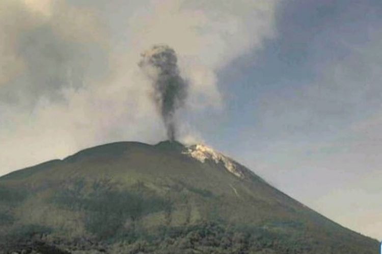Gunung Ile Lewotolok meletus pada Jumat (29/9/2023) sekitar pukul 08.55 Wita.