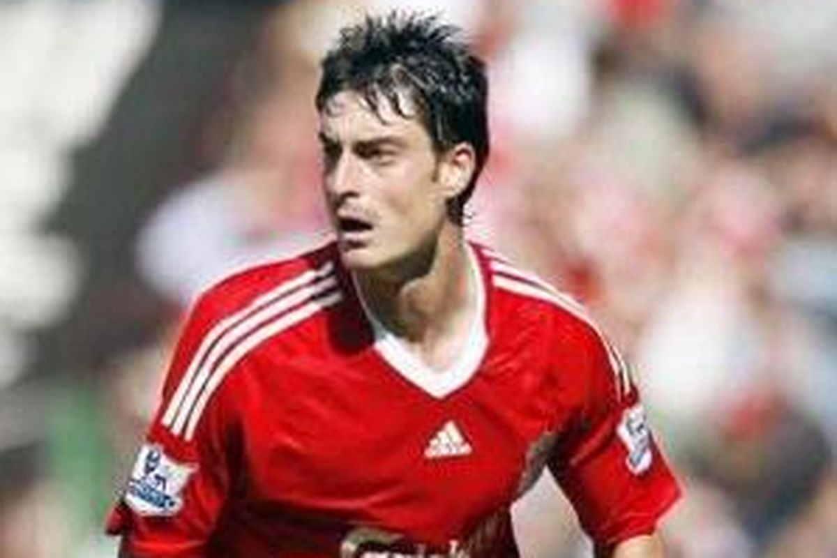 Albert Riera ketika masih membela Liverpool.
