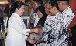 Pantau Bantuan Pemerintah di Surakarta, Menko PMK Turun Langsung